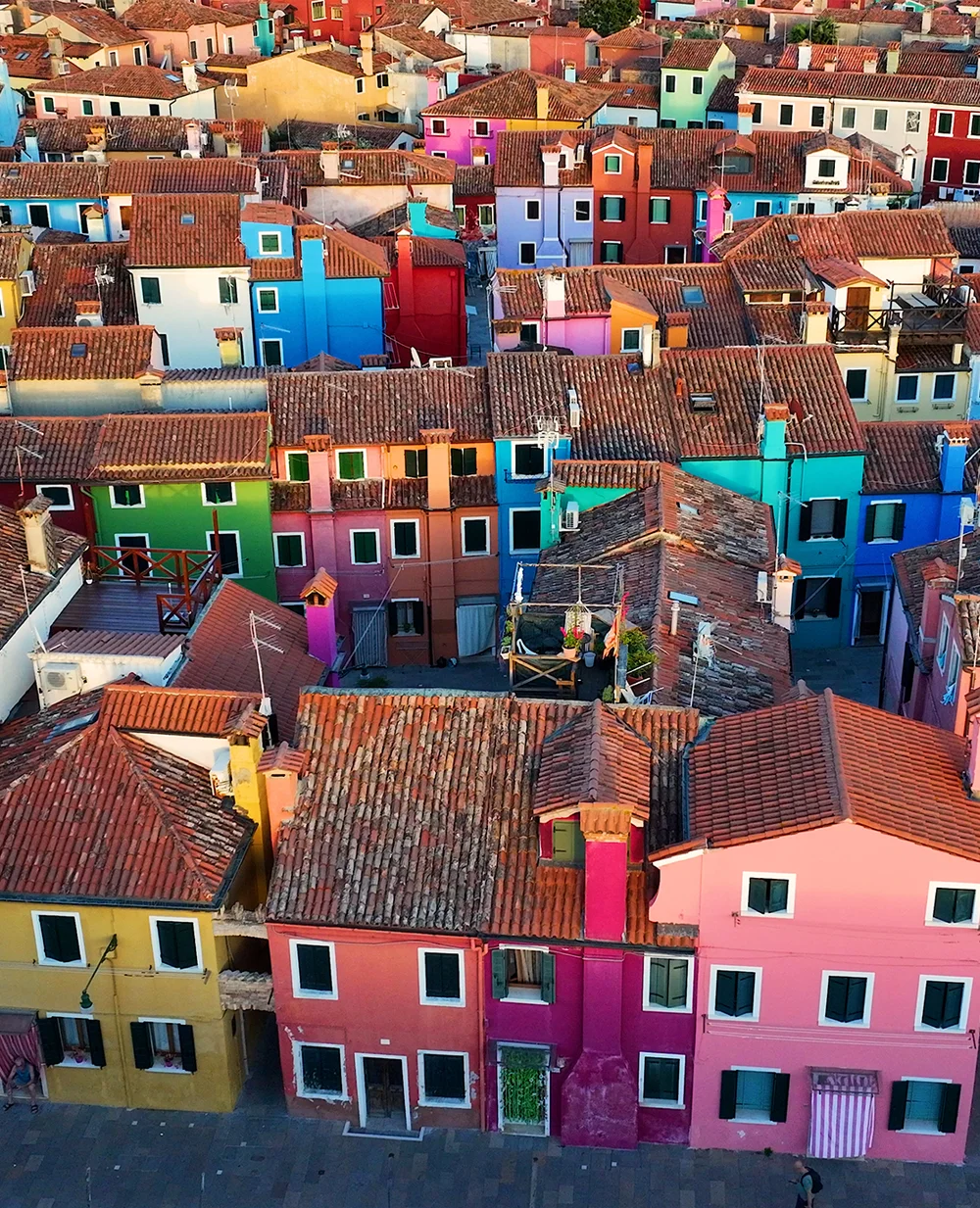 Ivana Zamparini: Prevajanje, lektoriranje, poučevanje, turistično vodenje in nepremičninsko svetovanje.